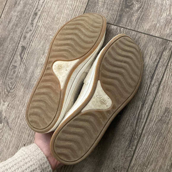 CLARKS BREEZE STEP ll SLIP-ON CANVAS SHOES - Picture 4 of 6
